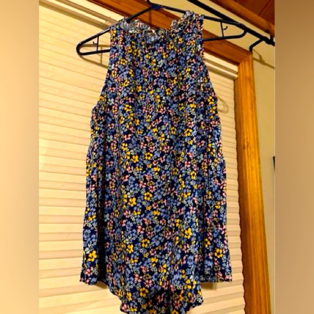 Woman’s sleeveless top